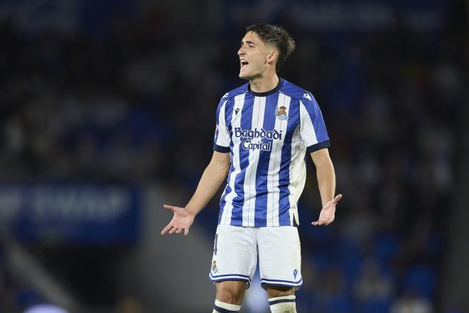 Jon Gorrotxategi protesta durante el Real Sociedad-Rayo (Foto: Europa Press).