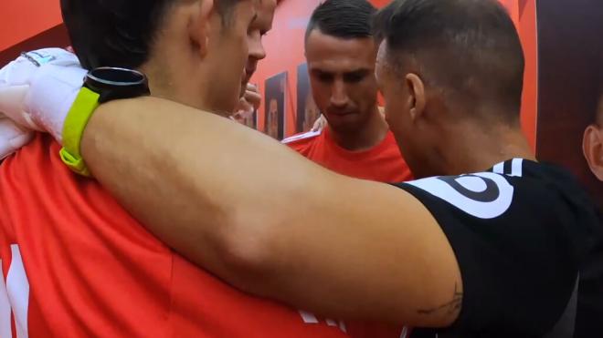 Imagen de los porteros del Sevilla antes del encuentro ante el Barcelona.