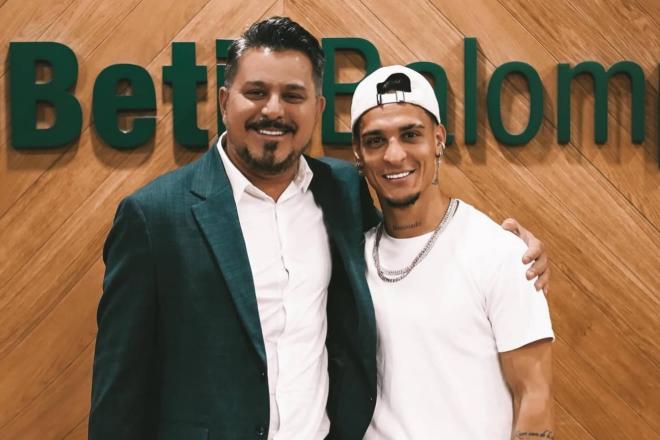 Junior Pedroso, junto a Antony (Foto: Instagram)