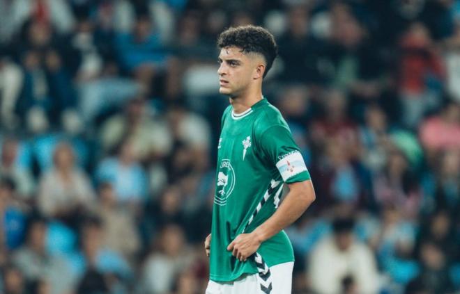 Hugo Álvarez, capitán del Celta ante la selección de Ourense (Foto: RCCV).