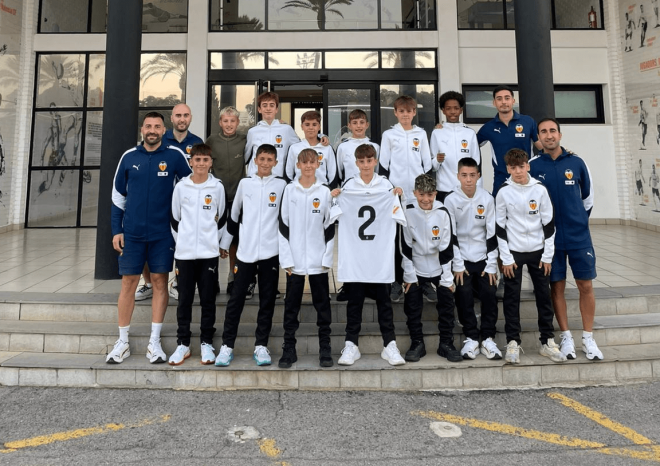 El Valencia CF Infantil, de camino a Orlando con su recuerdo a José Ferrer