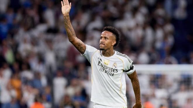 Éder Militao saludando con el Real Madrid (Cordon Press)