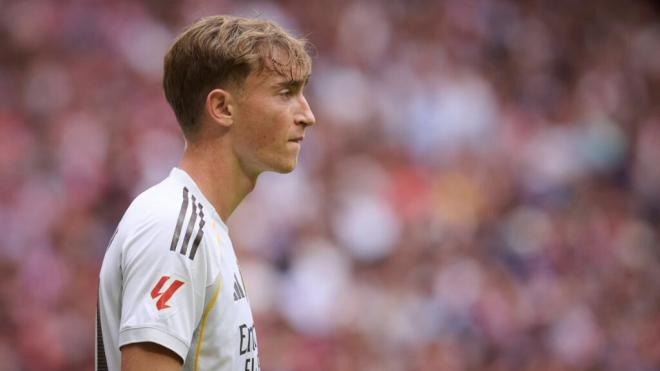 Dean Huijsen durante un partido con el Real Madrid (Fuente: Cordon Press)