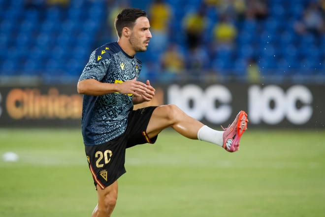 Iza Carcelén calienta antes de un partido del Cádiz (Foto: CCF).
