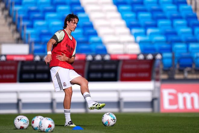 Joan Martínez en un calentamiento con el Real Madrid (Foto: Europa Press)