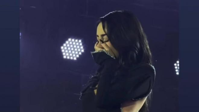 Nicki Nicole llorando ante miles de personas en Rosario (Captura de redes)
