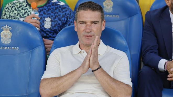 Luis Carrión, en el banquillo de la UD Las Palmas (Foto: LALIGA).
