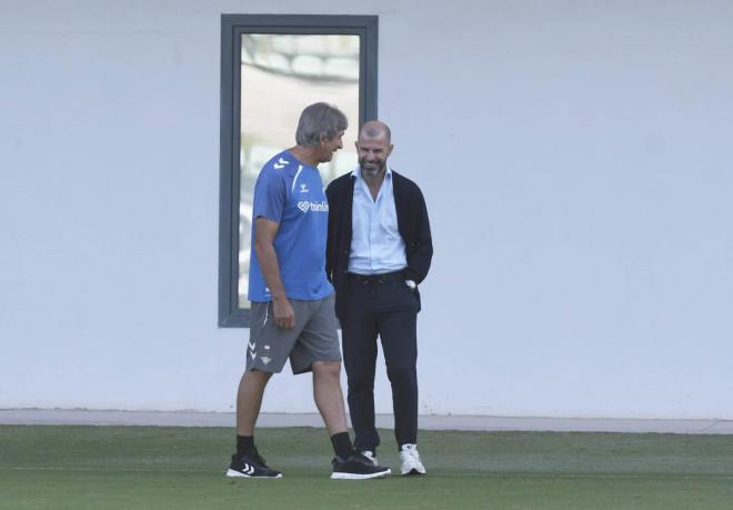Manu Fajardo y Manuel Pellegrini, en el entrenamiento del jueves (Foto: Kiko Hurtado).