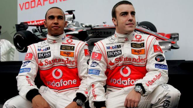 Lewis Hamilton y Fernando Alonso, durante su etapa en McLaren (Foto: Cordon Press)
