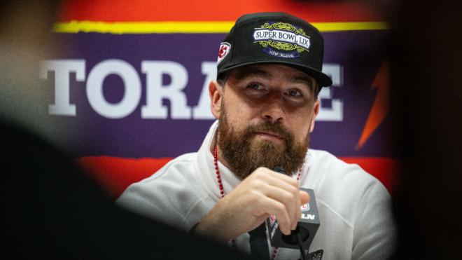 Travis Kelce en rueda de prensa (Europa Press)