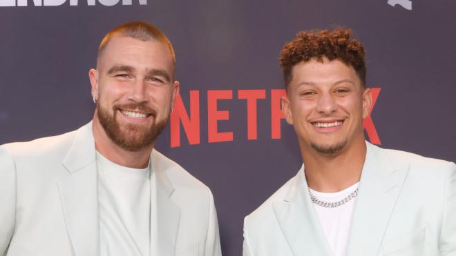 Travis Kelce y Patrick Mahomes en un evento de Netflix (Cordon Press)