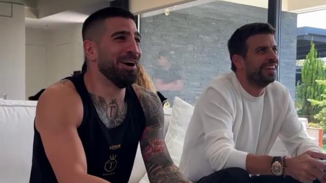 Ilia Topuria y Gerard Piqué jugando el Clásico en el EA FC 26 (Fuente: @iliatopuria)