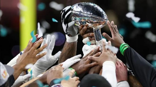 Imagen de archivo del trofeo de la NFL (NFL)