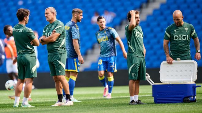 Calentamiento del Cádiz ante la Real Sociedad B (Foto: LALIGA).