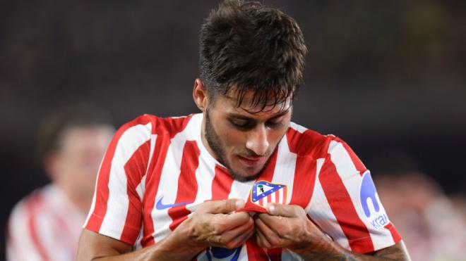 Carlos Martín celebrando su gol (X: @Atleti)
