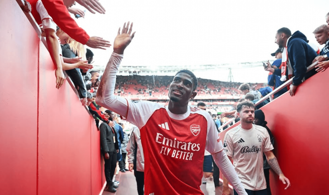 Cristhian Mosquera con el Arsenal (Foto: Instagram Mosquera)