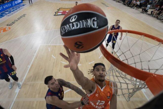 El Barça frena al Valencia Basket con un esfuerzo titánico (108-102)