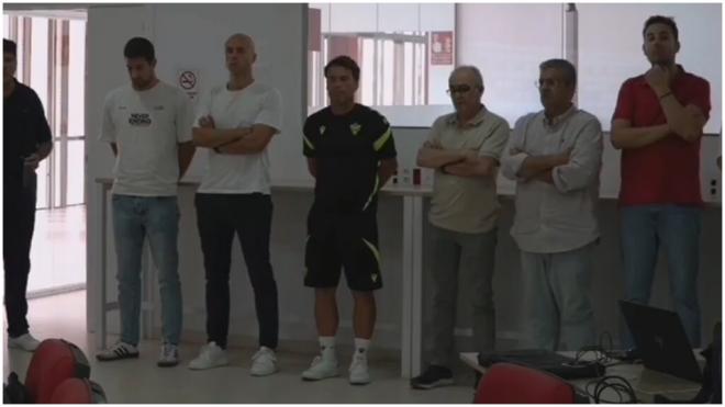 El homenaje de Rubi a Joaquín Amérigo. (@U_D_Almeria)