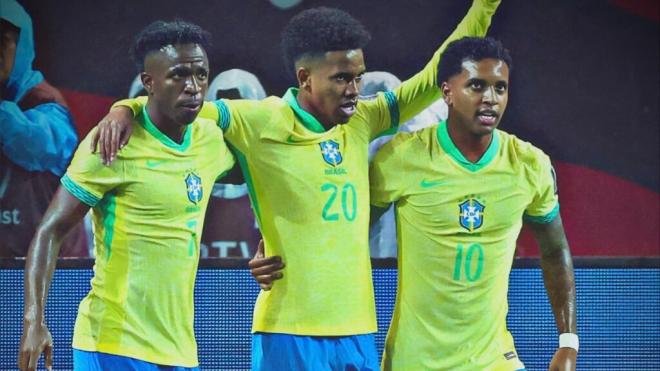 Vinicius, Rodrygo y Estevao celebran un gol (Foto: Brasil)
