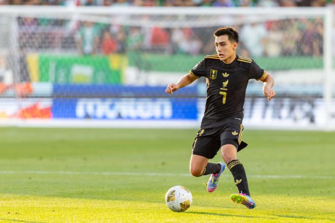 Gilberto Mora en un partido con la selección mexicana (Foto: Cordon Press)