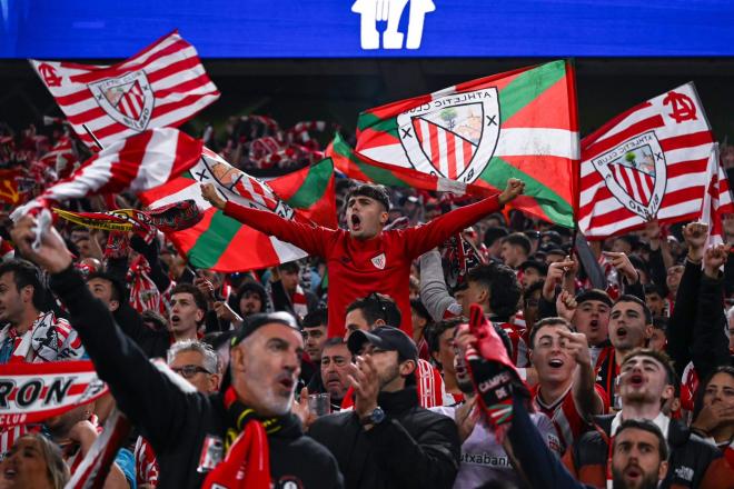 Imagen colorida de la afición en la grada de San Mamés (Foto: Athletic Club)