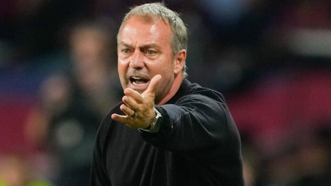 Hansi Flick, en un partido del FC Barcelona (Foto: EFE).