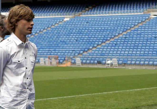 Sergio Canales en su presentación con el Real Madrid (Foto: Cordon Press)