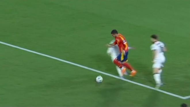 La revisión del VAR del posible penalti a Ferran Torres (RTVE)