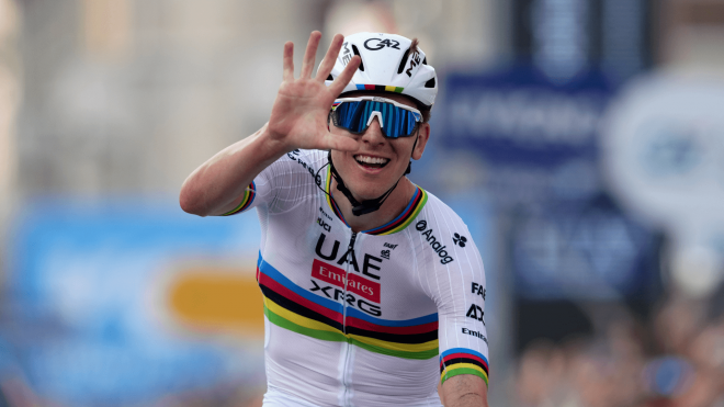 Tadej Pogacar celebra su triunfo (Foto: @Il_Lombardia).