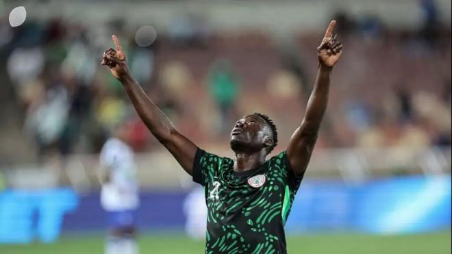 Akor Adams, delantero del Sevilla FC, con Nigeria (Foto: Sevilla FC).