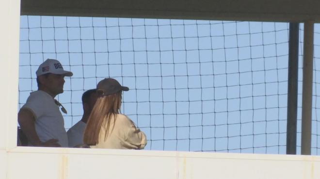Iker Casillas viendo a su hijo en la Reyes Cup (Fuente: ElDesmarque)