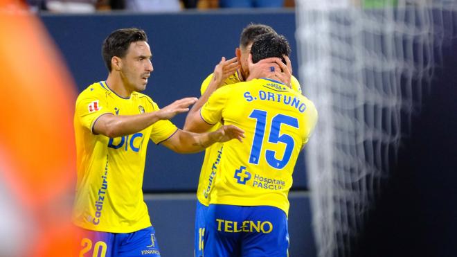 Celebración del gol de Iuri Tabatadze en el Cádiz - Huesca (Foto: LALIGA).