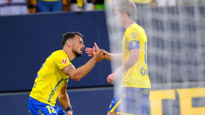 Celebración del gol de Iuri Tabatadze en el Cádiz - Huesca (Foto: LALIGA).