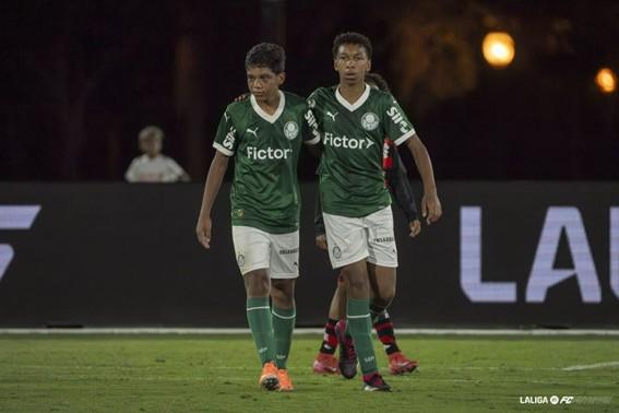 A la izquierda, Gabriel Santos tras anotar un gol. (Foto: LALIGA)