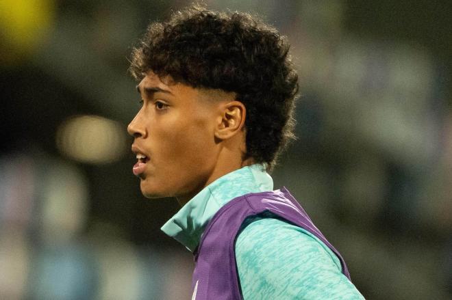 Selton Sánchez calienta para un derbi Barakaldo - Bilbao Athletic (Foto: Athletic Club).