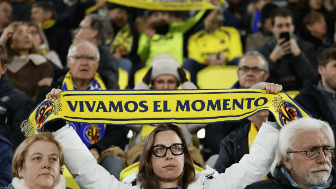 Una aficionada del Villarreal, en La Cerámica (Foto: EFE).