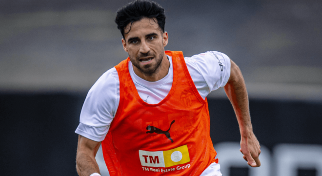 Comert, jugador del Valencia CF, la única alternativa a Copete (Foto: Valencia CF)