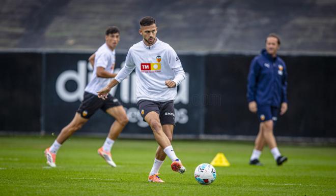 José Copete es fijo en el once titular del Valencia CF (Foto: Valencia CF)