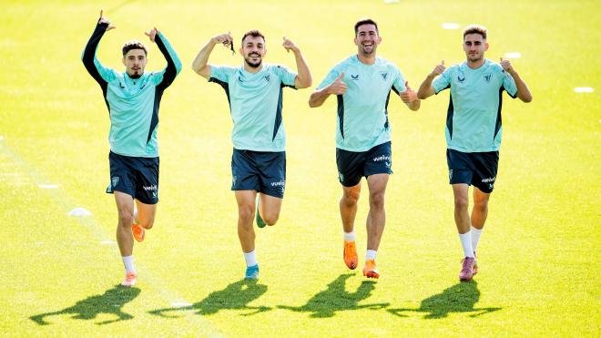 Buen ambiente en la sesión de entrenamiento del equipo en Lezama (Foto: Athletic Club).