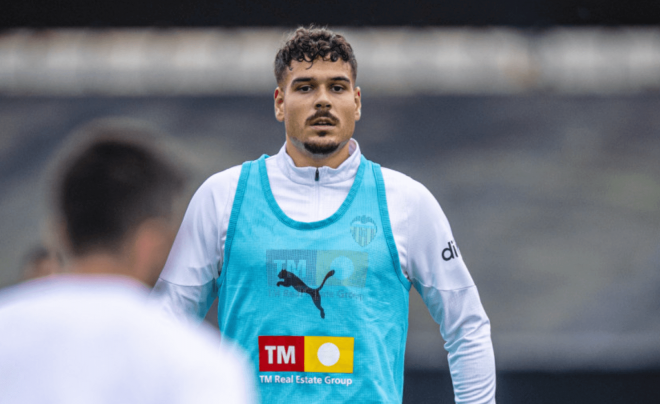 Filip Ugrinic, jugador del Valencia CF, no se entrenó (Foto: Valencia CF)