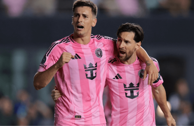 Tadeo Allende celebra un gol con Leo Messi (Foto: MLS).