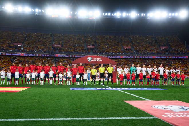 España y Bulgaria posan en el José Zorrilla antes de su partido de Clasificación para el Mundial