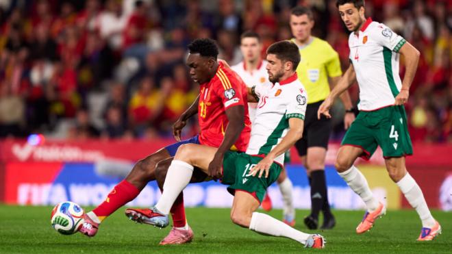 Samu Aghehowa, durante el España - Bulgaria (foto: sefutbol).