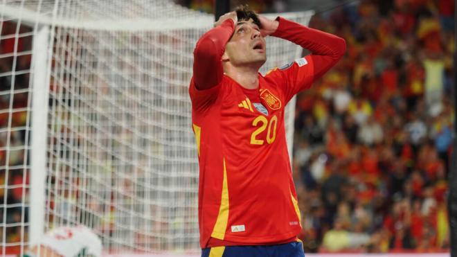 Pedri se lamenta de una ocasión en el España - Bulgaria (foto: EFE).
