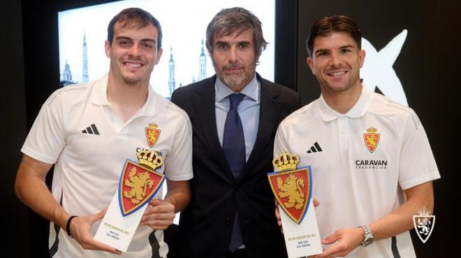 Francho Serrano y Raúl Guti posan juntos (Foto: Real Zaragoza).
