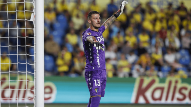 Víctor Aznar, en un partido del Cádiz (Foto: LaLiga).