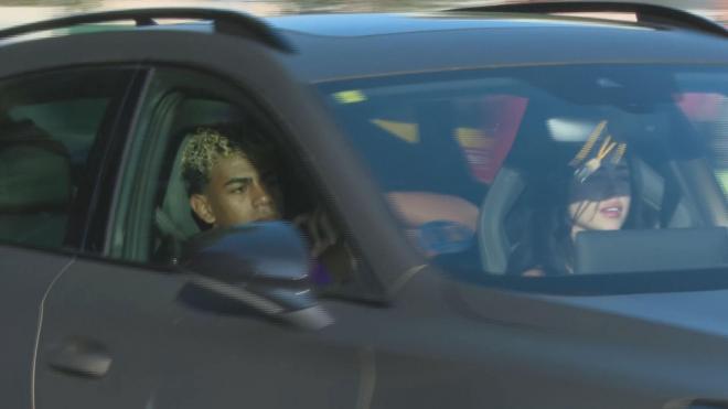 Nicki Nicole dejando a Lamine Yamal en el entrenamiento del Barça