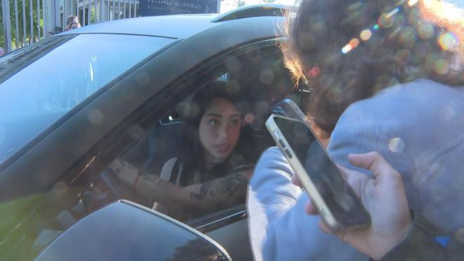 Nicki Nicole después de dejar a Lamine Yamal en el entrenamiento del Barça