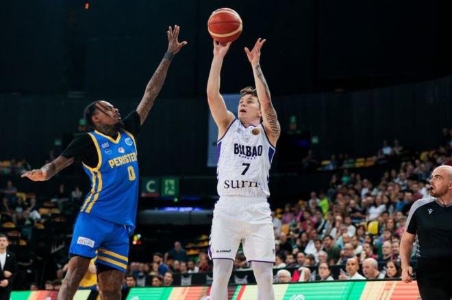 El Surne Bilbao Basket perdió contra el Peristeri griego en Miribilla.