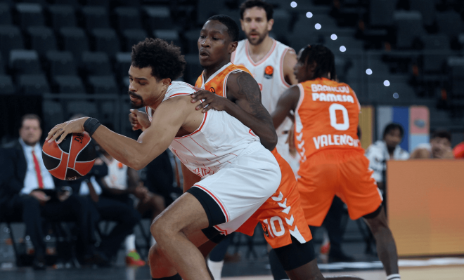 Pedro Martínez analizó el Valencia Basket - Hapoel Tel Aviv Roig Arena (Foto: M. A. Polo)